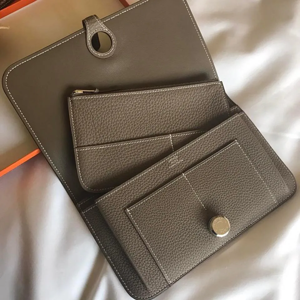 Ảnh Studio Túi Dogon đeo thắt lưng da Togo màu cam khoá cúc tròn - Koi Leather