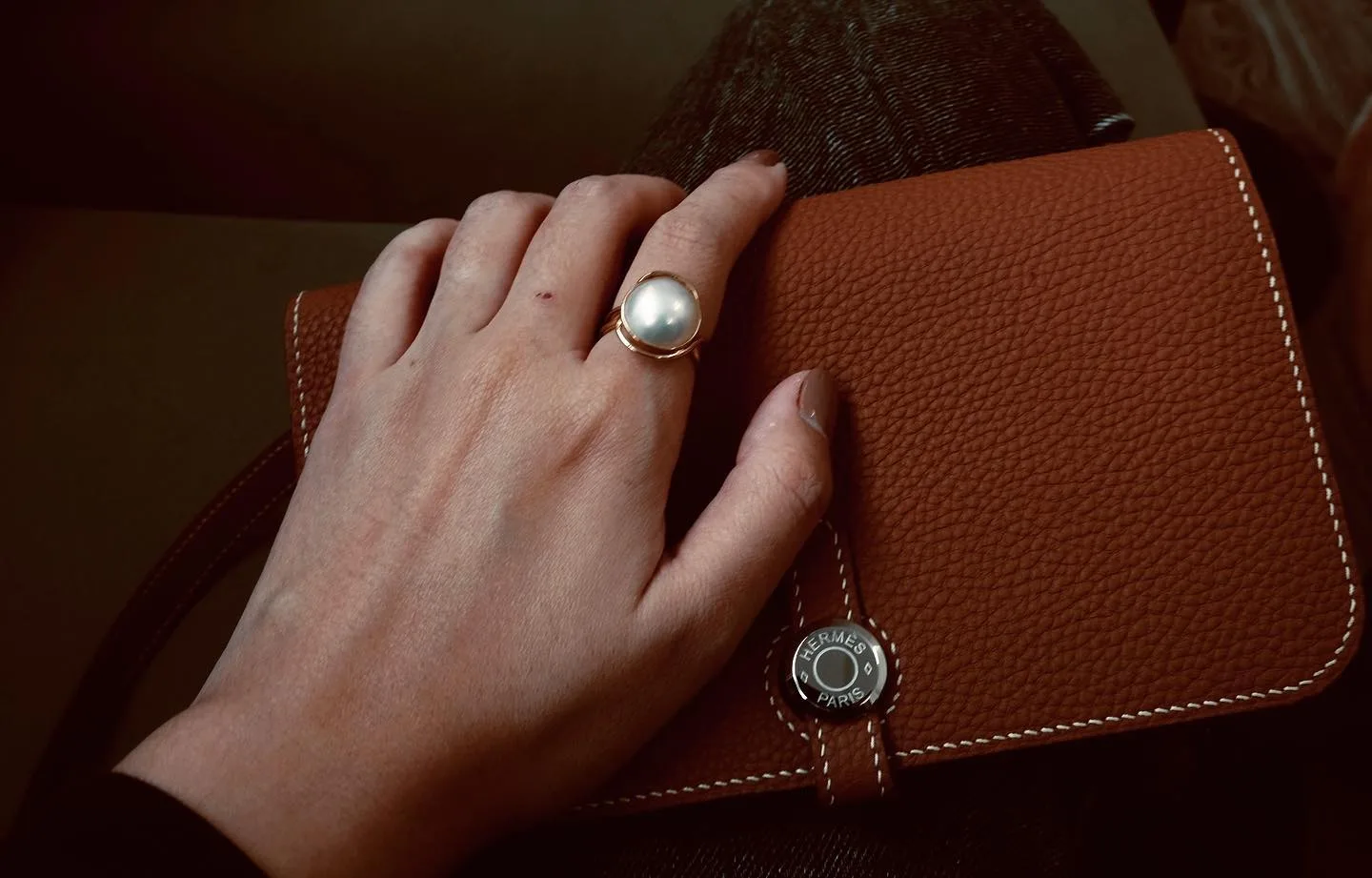 Ảnh Studio Túi Dogon đeo thắt lưng da Togo màu cam khoá cúc tròn - Koi Leather