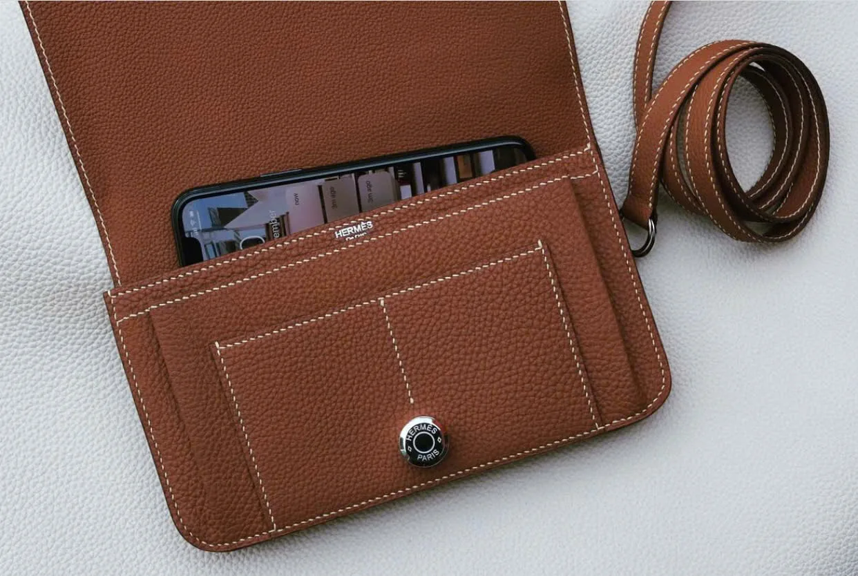 Ảnh Studio Túi Dogon đeo thắt lưng da Togo màu cam khoá cúc tròn - Koi Leather