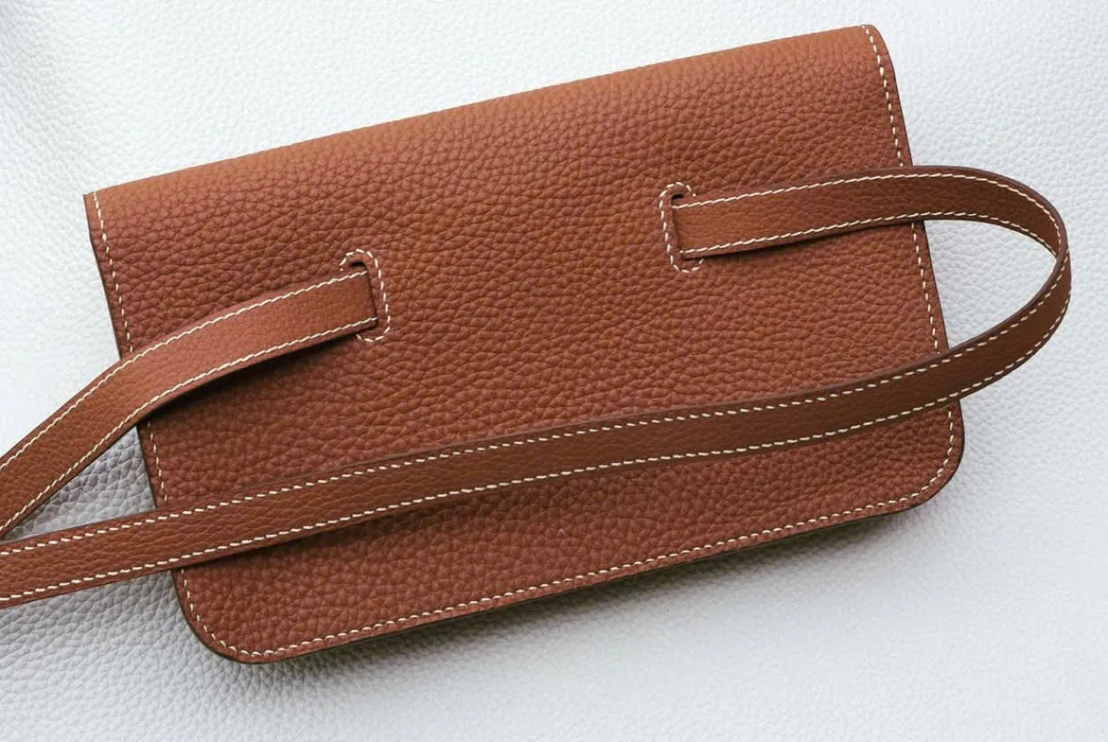 Ảnh Studio Túi Dogon đeo thắt lưng da Togo màu cam khoá cúc tròn - Koi Leather