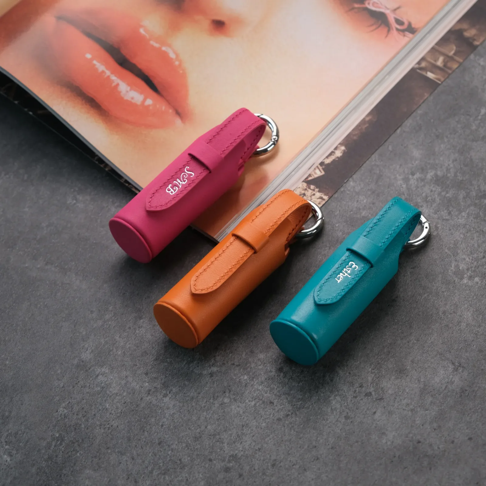 Ảnh Studio Charm son đeo túi - KOI Leather