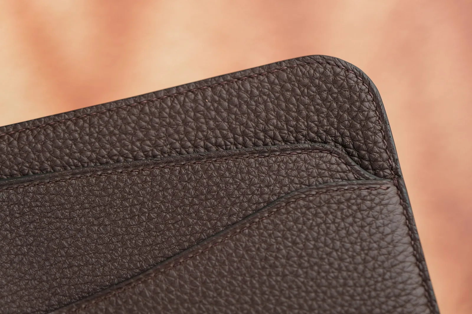 Ảnh Studio Bao da laptop BRISTO da Togo màu nâu Chocolate - Koi Leather