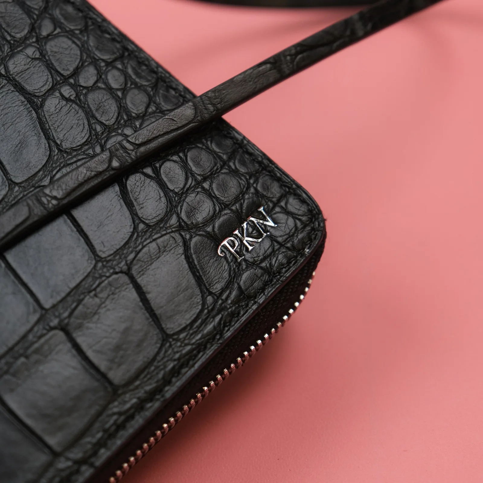 Ảnh Ví dài da cá sấu màu đen kèm dây đeo chéo - Koi Leather