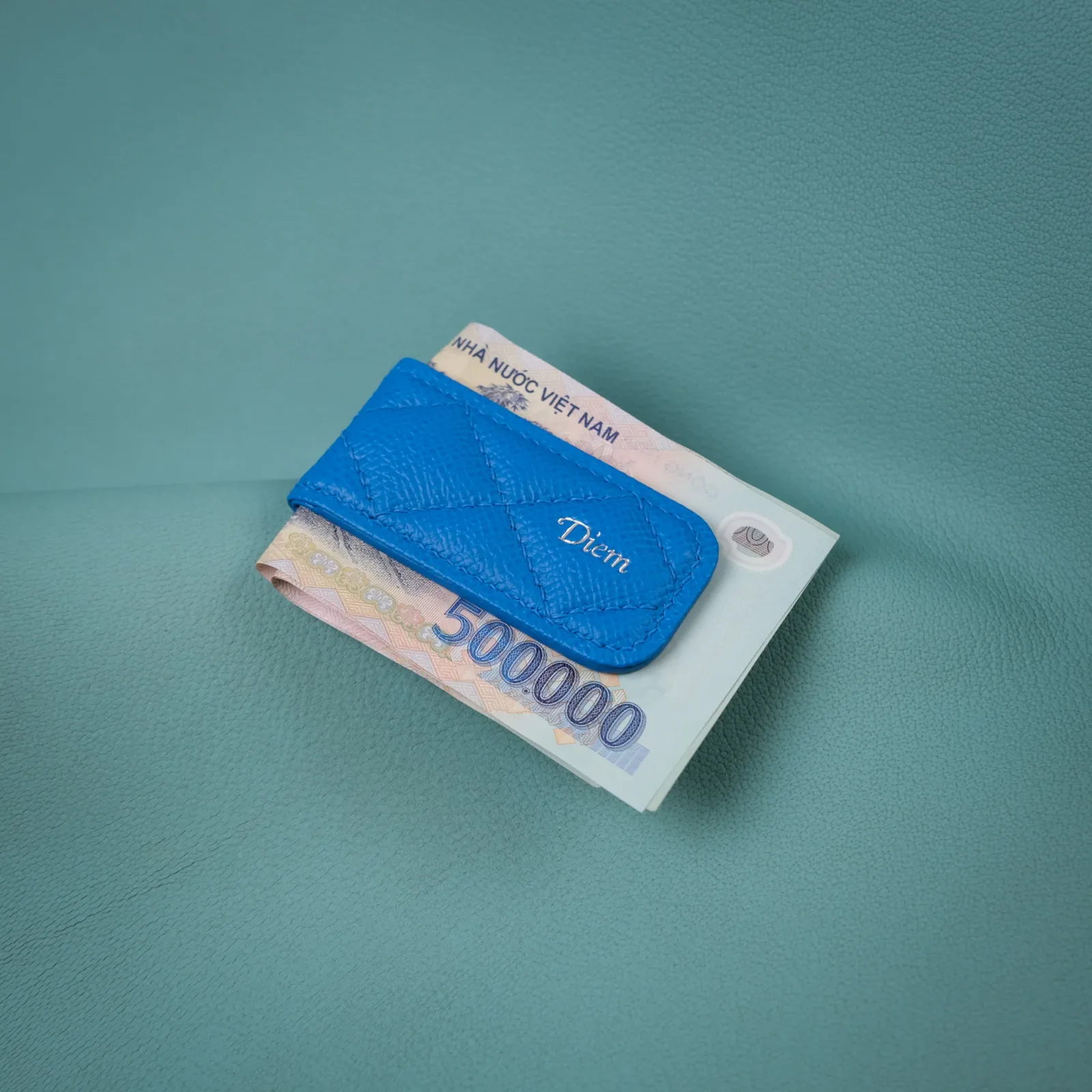 Ảnh Studio Money clip xanh - KOI Leather