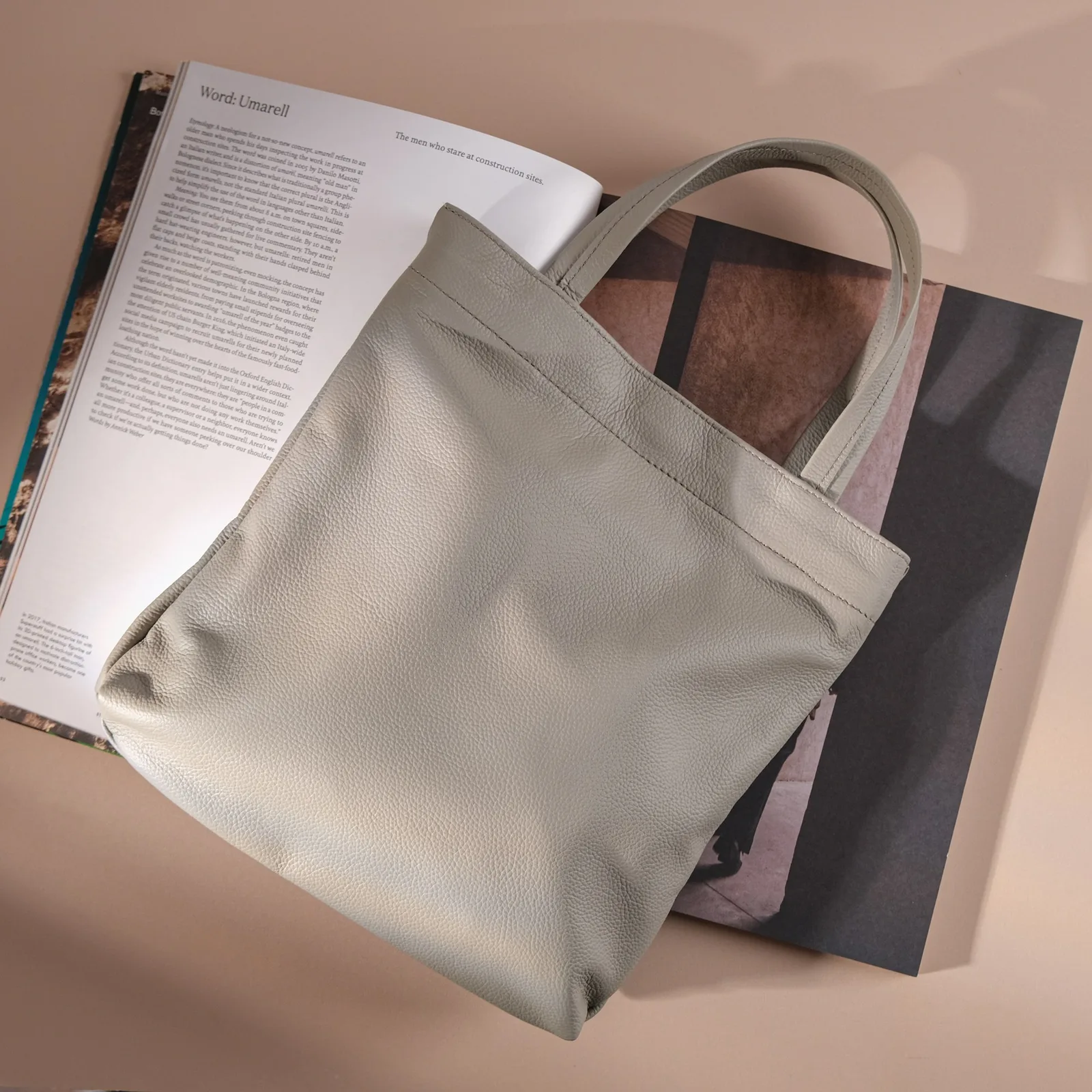 Ảnh Studio Túi mini tote da bò dáng mềm quai xách tay - Koi Leather