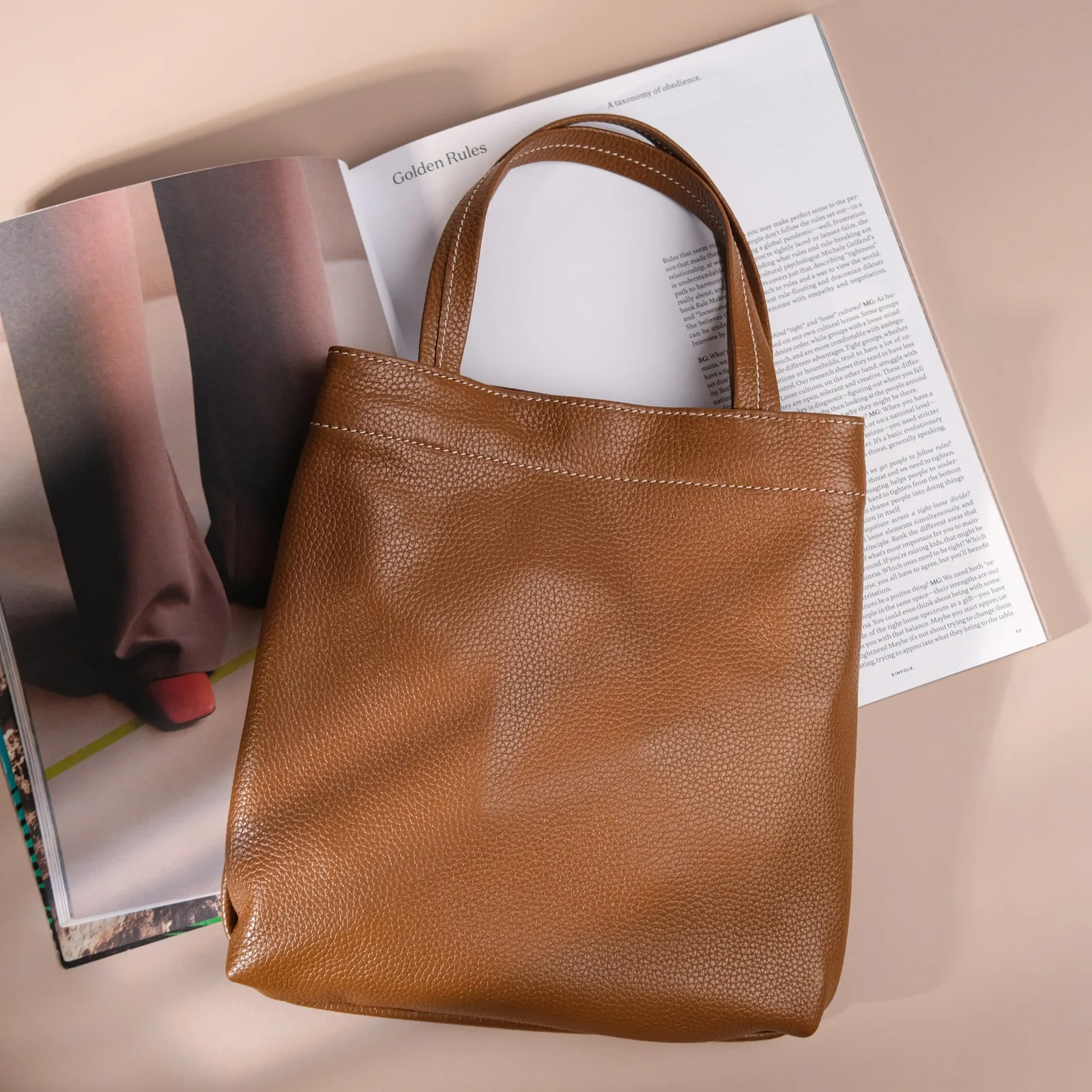 Ảnh Studio Túi mini tote da bò dáng mềm quai xách tay - Koi Leather