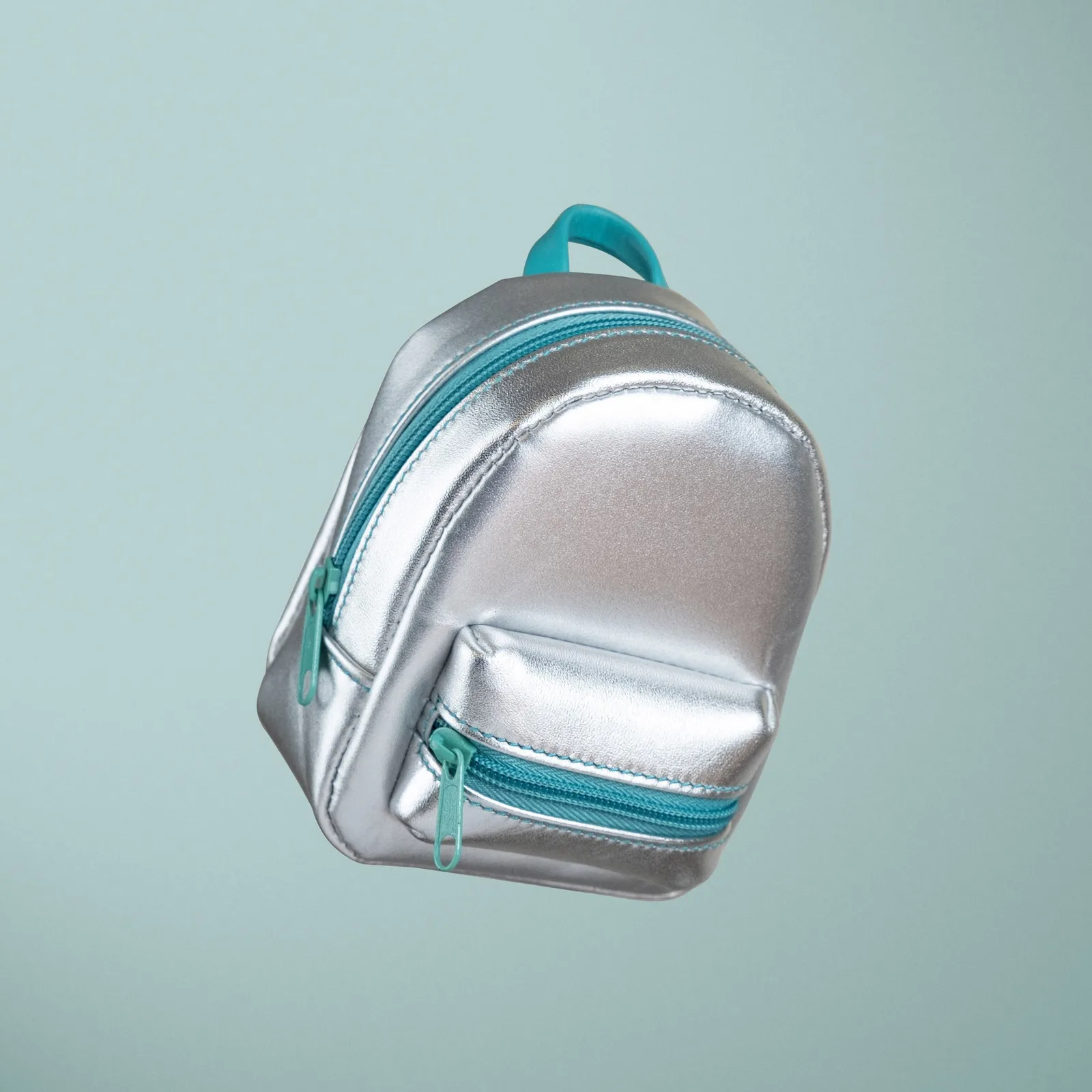 Ảnh Studio Charm đeo túi dáng balo mini da ánh kim bạc - Koi Leather