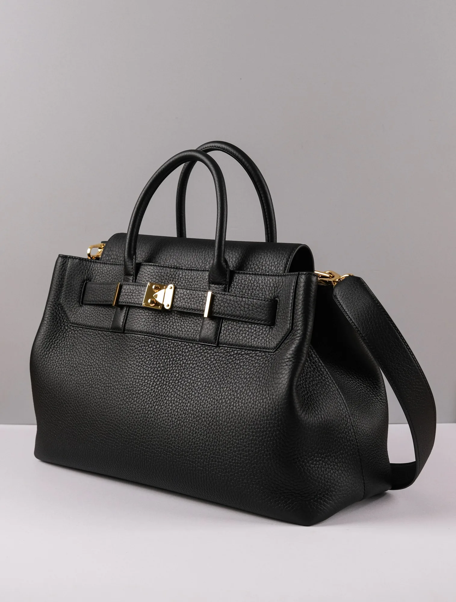 Ảnh Studio Túi tote da Clemence màu đen khoá cài kèm quai đeo - Koi Leather