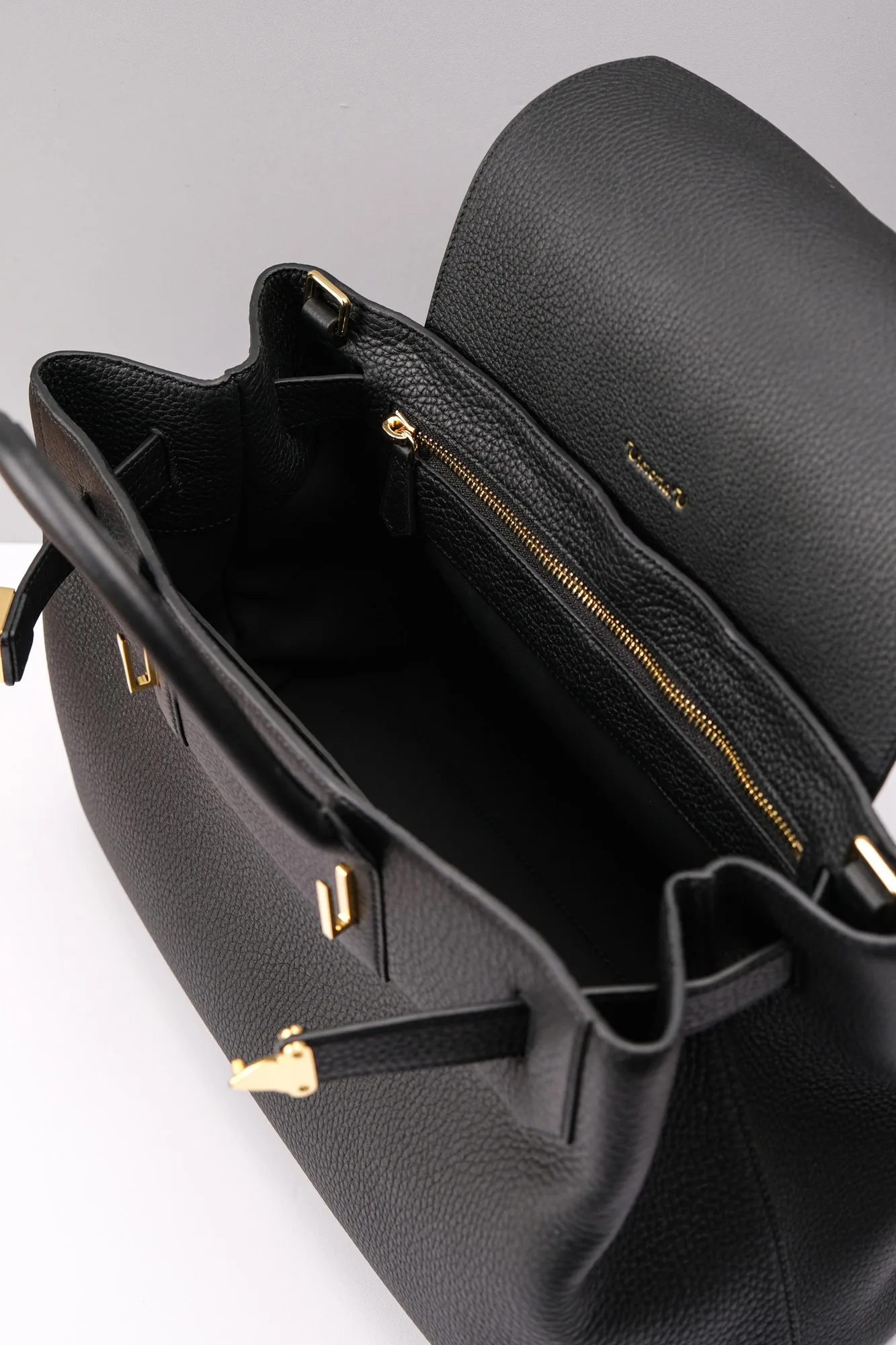 Ảnh Studio Túi tote da Clemence màu đen khoá cài kèm quai đeo - Koi Leather