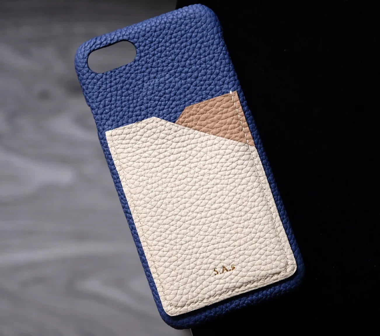 Ảnh Studio Ốp lưng điện thoại da bò có ngăn đựng thẻ - Koi Leather