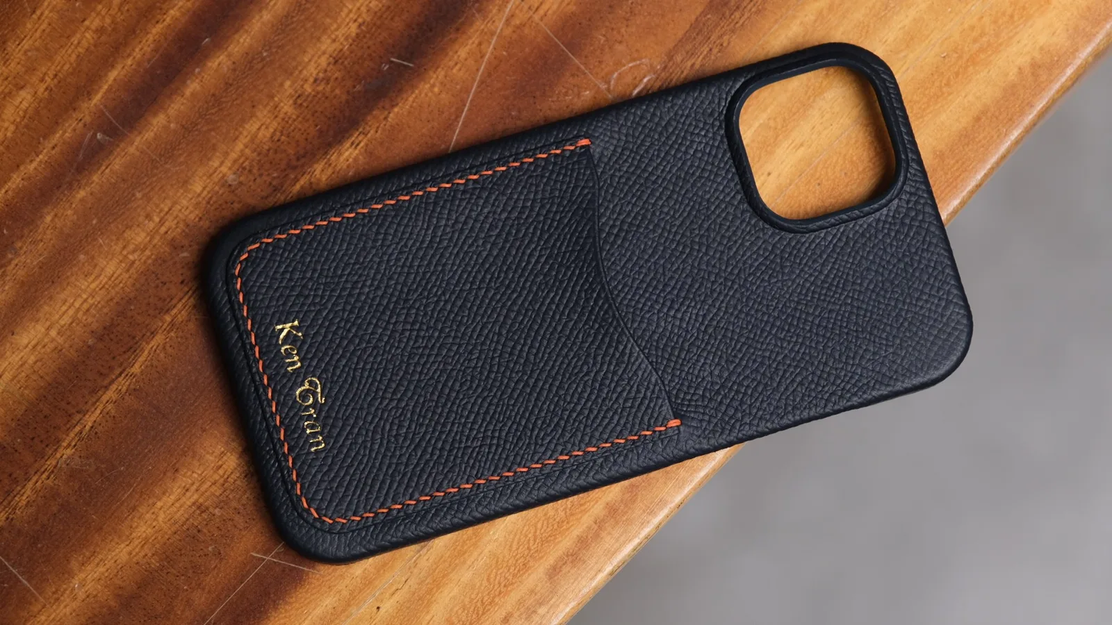 Ảnh Studio Ốp lưng điện thoại da bò có ngăn đựng thẻ - Koi Leather