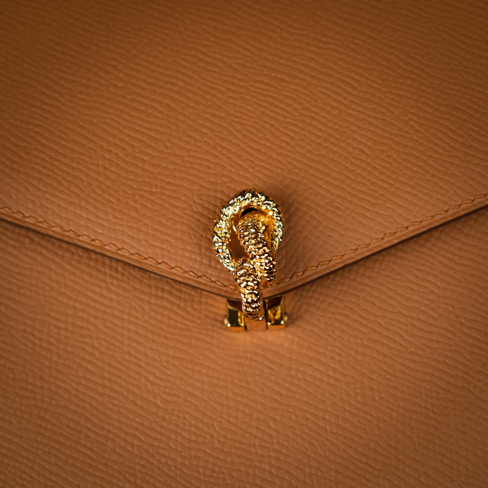 Ảnh Studio Túi Neo - Túi nữ Epsom Gold khóa vàng - Koi Leather