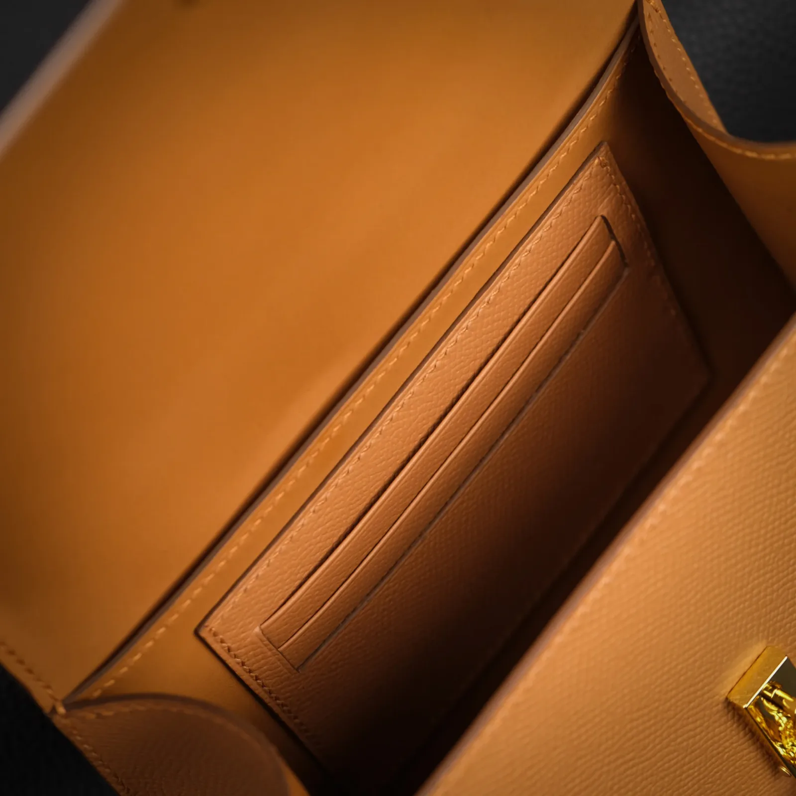 Ảnh Studio Túi Neo - Túi nữ Epsom Gold khóa vàng - Koi Leather