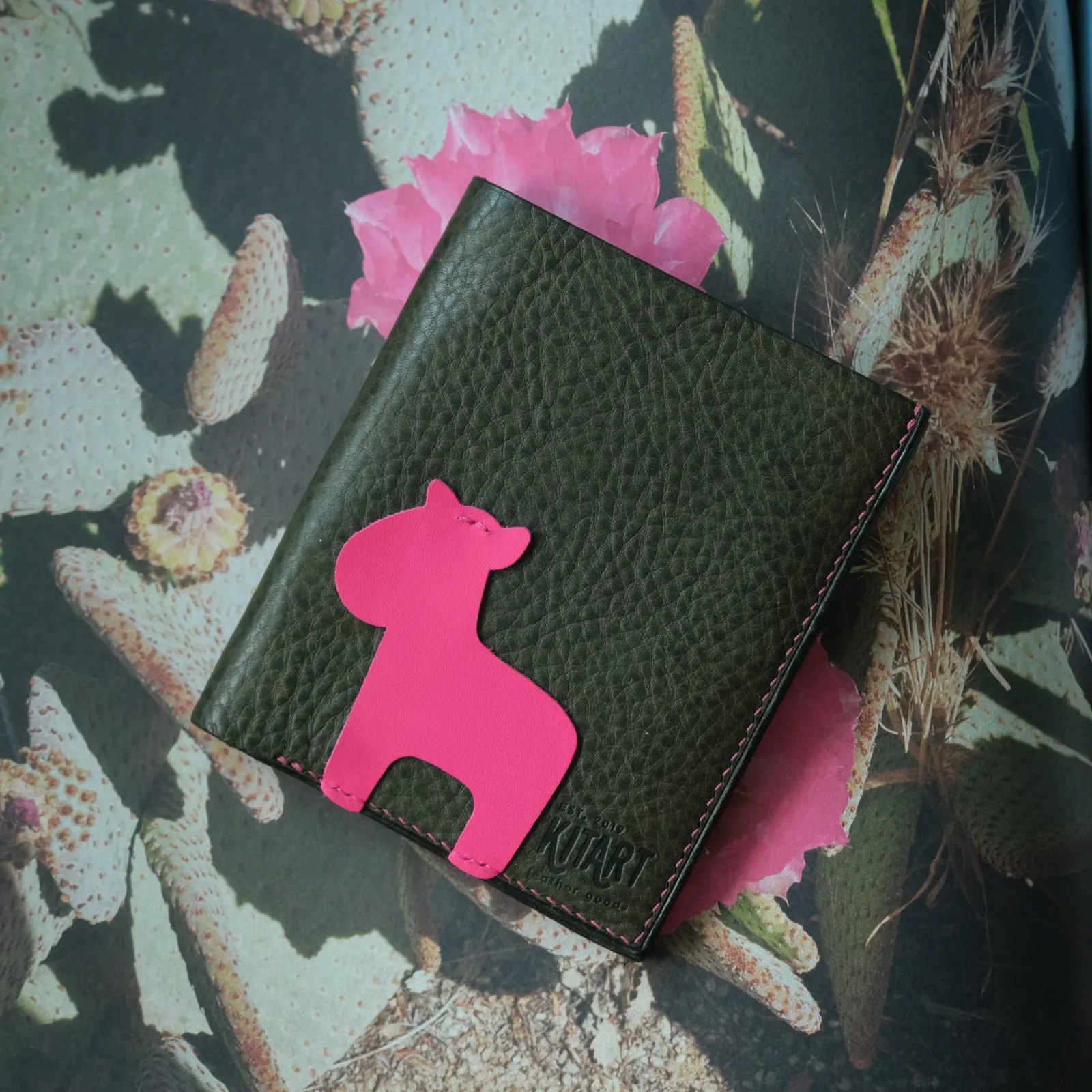 Ảnh Studio Ví Kitart - Koi Leather
