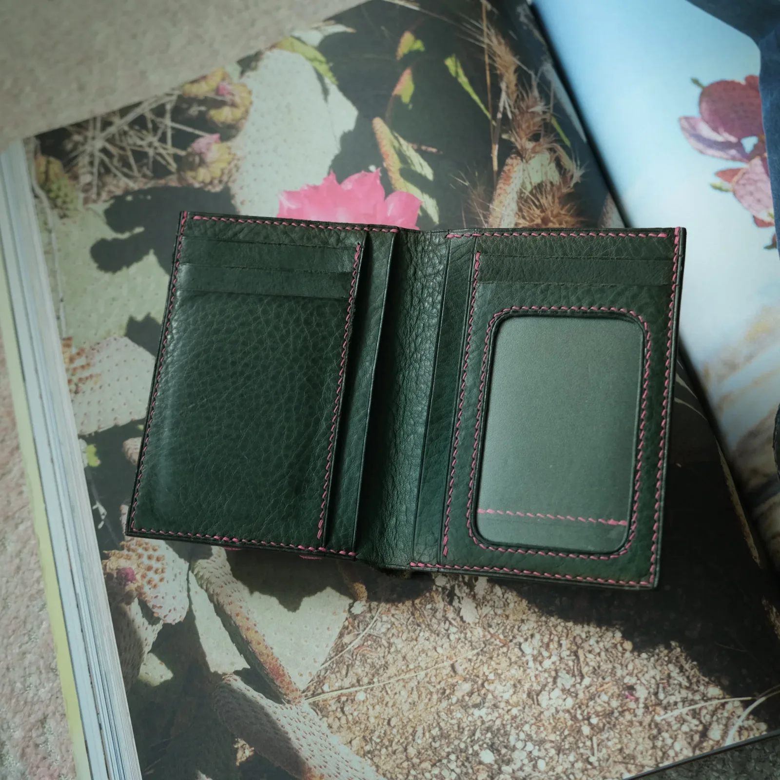 Ảnh Studio Ví Kitart - KOI Leather