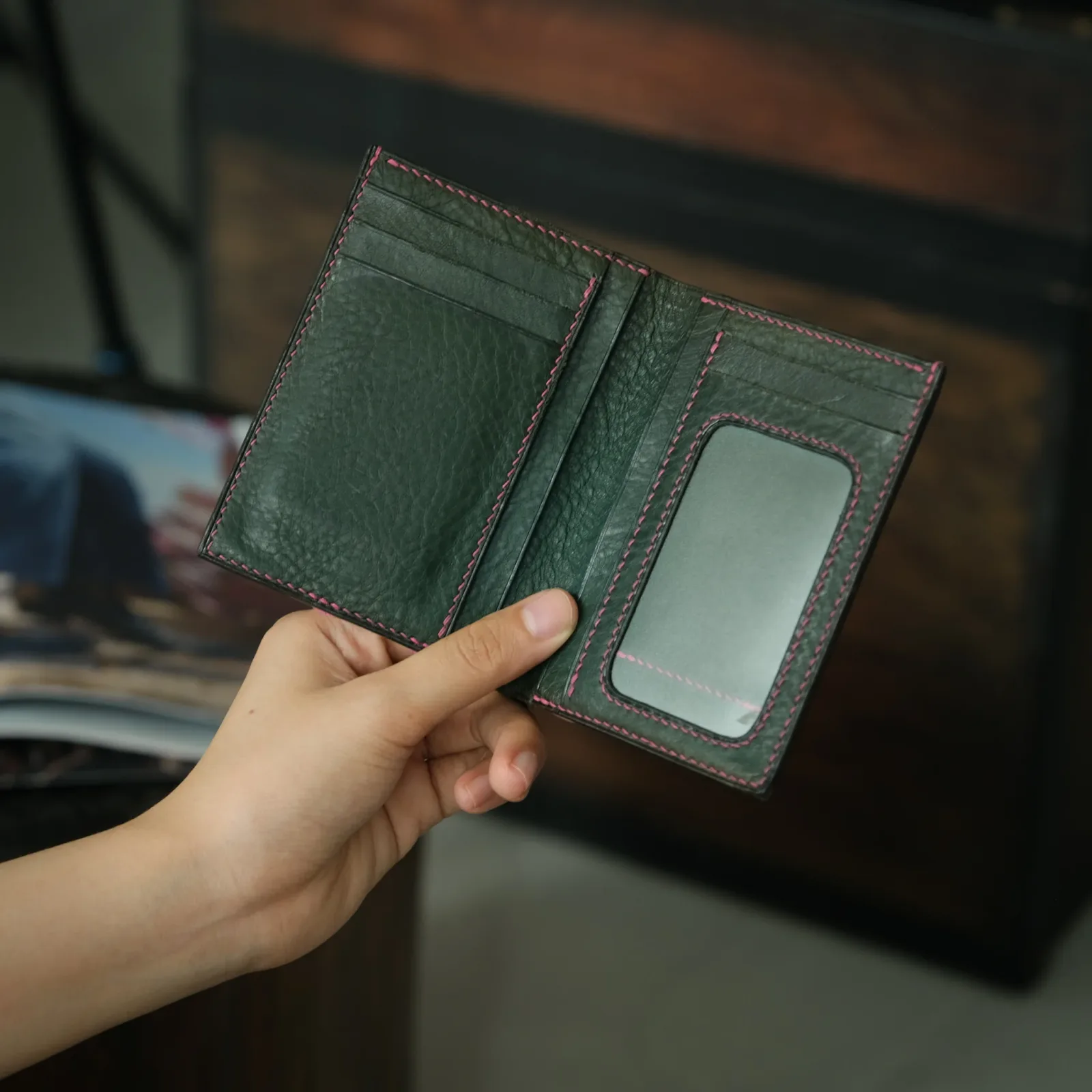 Ảnh Studio Ví Kitart - KOI Leather