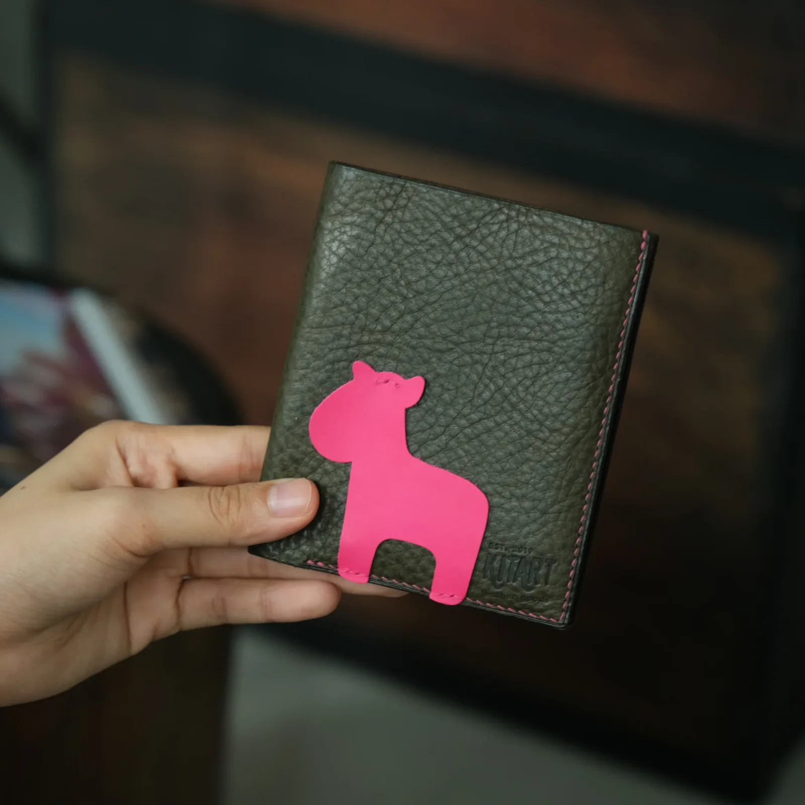 Ảnh Studio Ví Kitart - KOI Leather