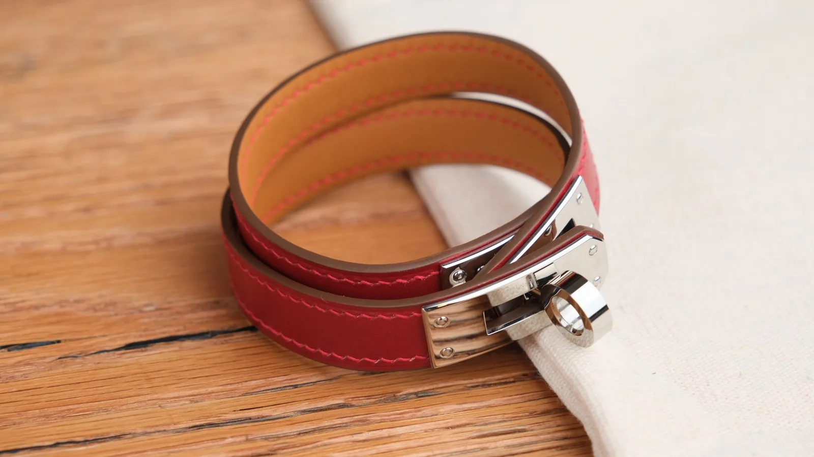Ảnh Studio Vòng tay da Epsom cuốn đôi khóa xoay - Koi Leather