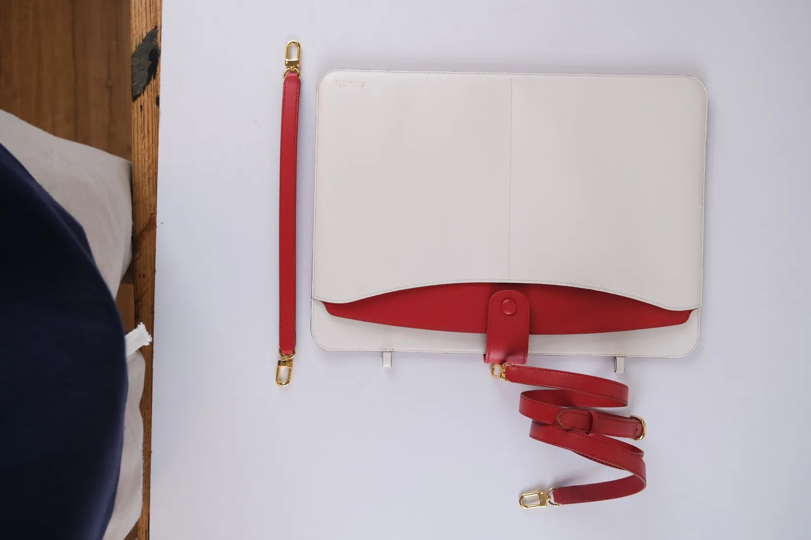 Ảnh Studio Túi đựng iPad da bò phối màu kèm quai xách và dây đeo - Koi Leather