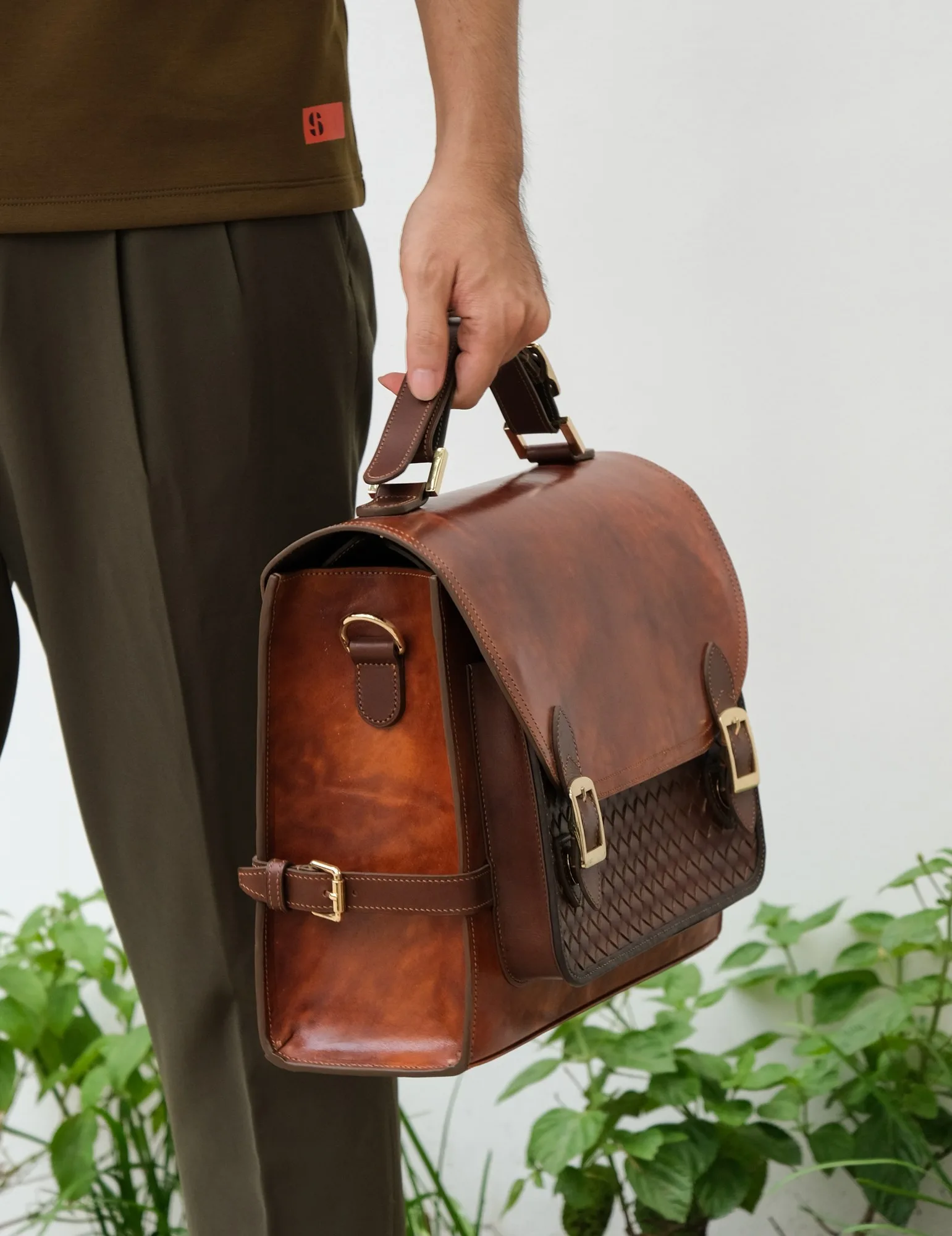 Ảnh Lifestyle Túi OPPA Bag da bò Pueblo phối da đan - Koi Leather