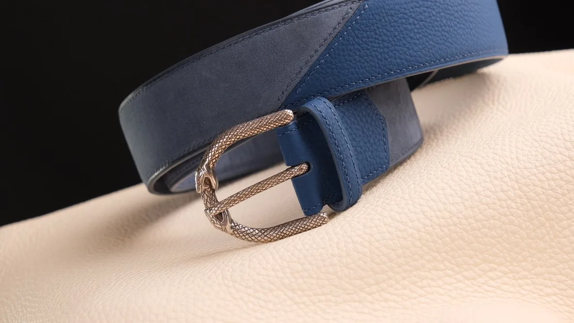 Ảnh Studio Dây lưng da Nubuck phối da bò hạt xanh navy khoá Ouroboros - Koi Leather