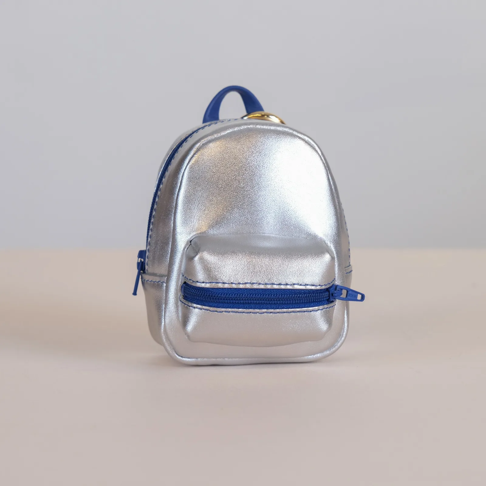 Ảnh Studio Charm túi dáng balo mini da ánh bạc phối xanh - Koi Leather