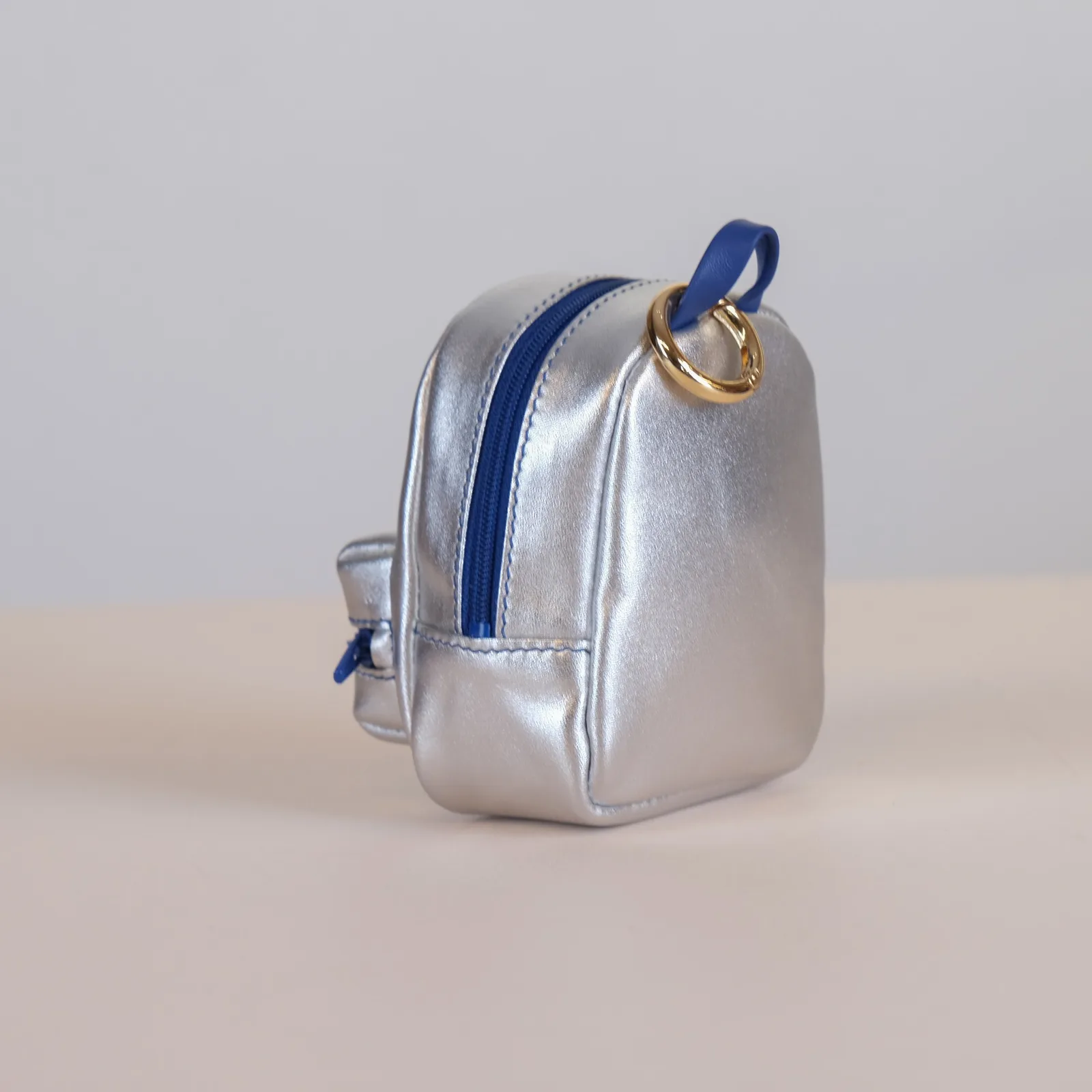 Ảnh Studio Charm túi dáng balo mini da ánh bạc phối xanh - Koi Leather