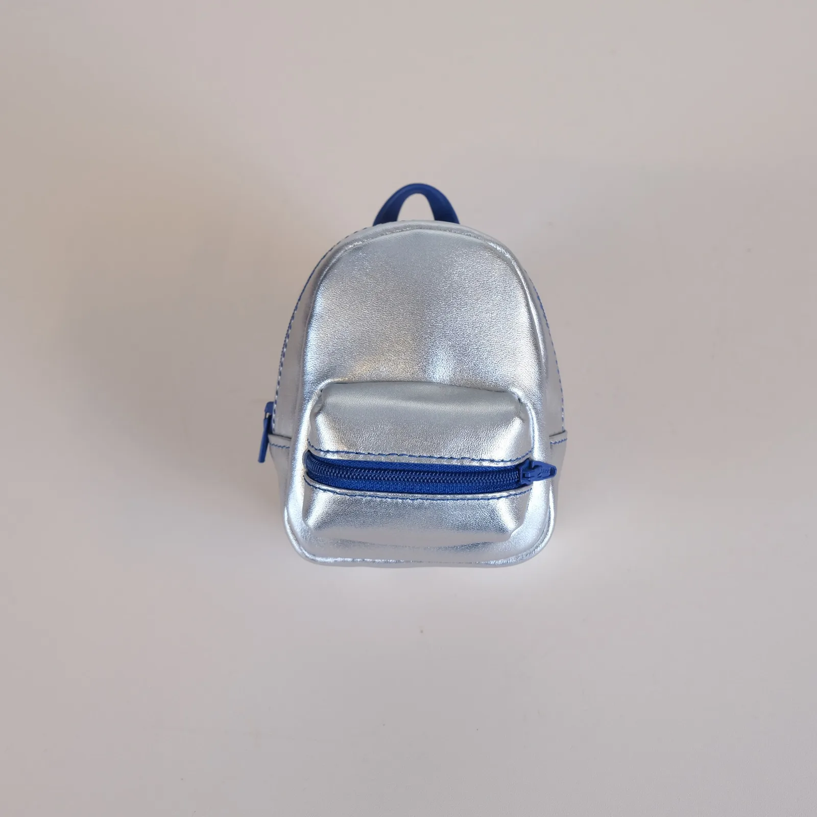 Ảnh Studio Charm túi dáng balo mini da ánh bạc phối xanh - Koi Leather