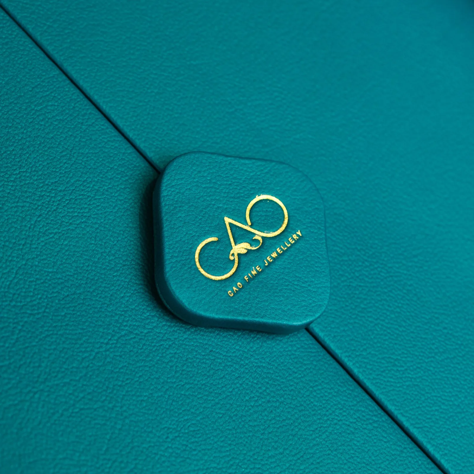 Ảnh Hộp da đựng trang sức màu xanh teal cánh mở đôi - Koi Leather