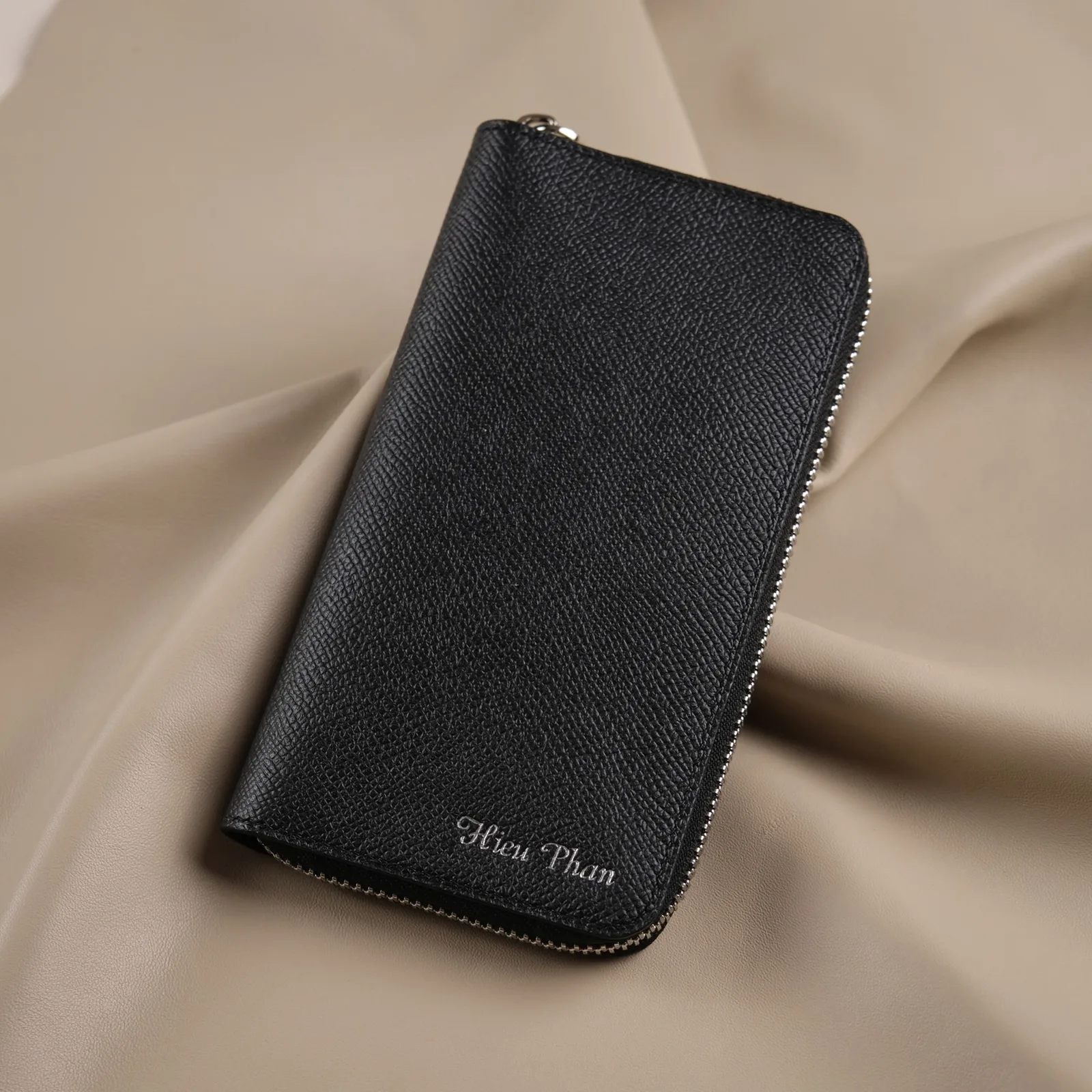 Ảnh Studio Bóp đựng bút da Epsom màu đen khoá zip - Koi Leather