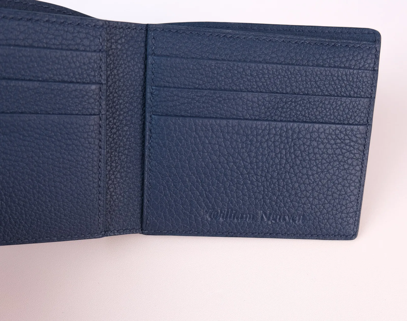 Ảnh Ví bifold da Togo dáng ngang màu xanh navy - Koi Leather