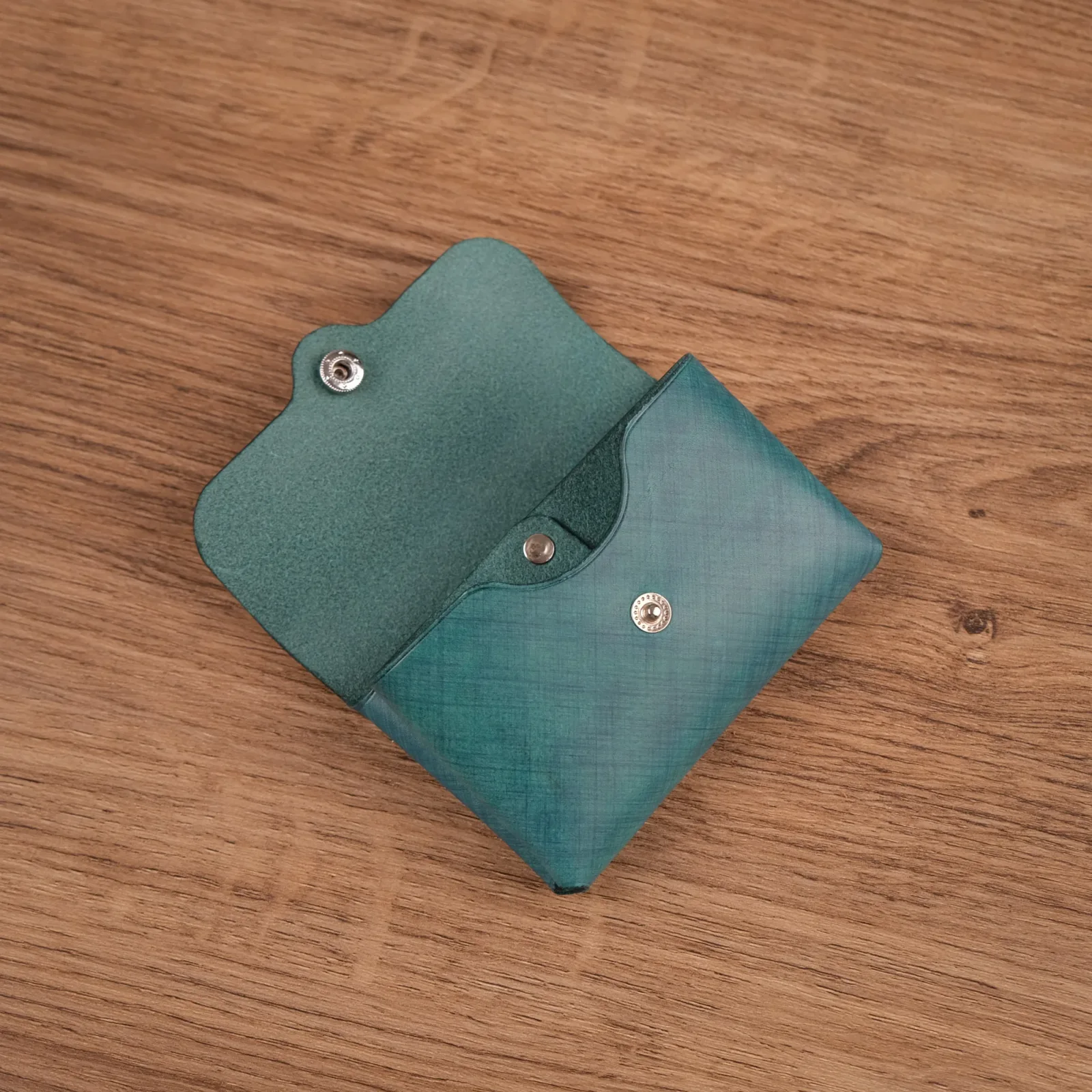 Ảnh Studio Ví Ted Mozard - Koi Leather