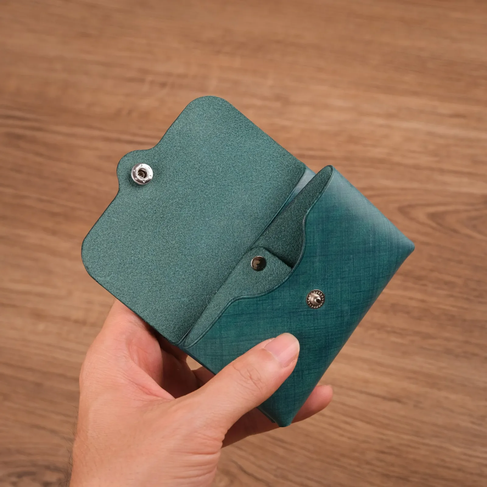 Ảnh Studio Ví Ted Mozard - Koi Leather