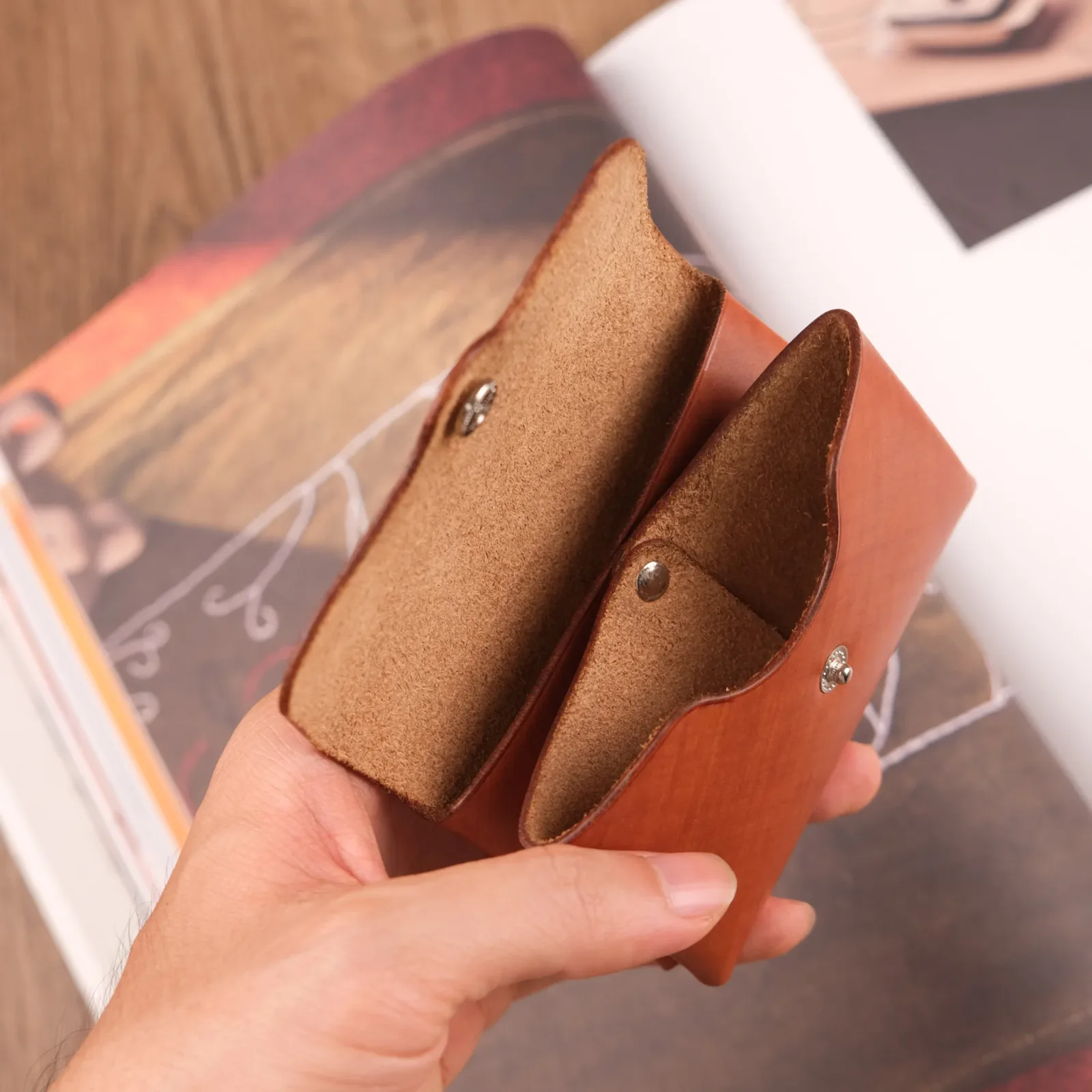 Ảnh Studio Ví Ted Mozard - Koi Leather