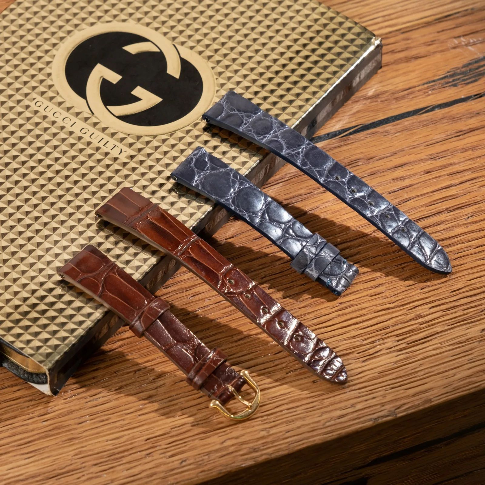 Ảnh Studio Bộ 2 dây đồng hồ da cá sấu màu nâu đỏ và xám - Koi Leather