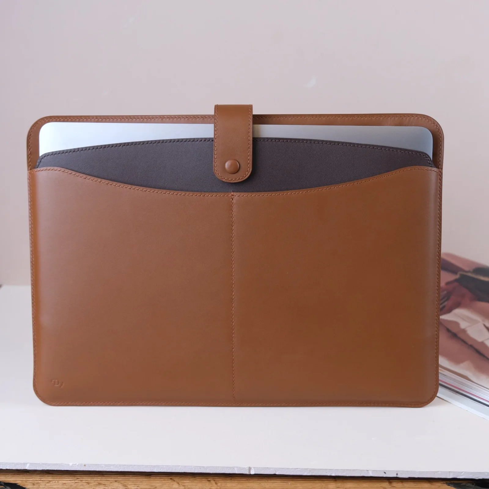 Ảnh Studio Bao da laptop Bristo da Nappa phối Gold và Chocolate - Koi Leather
