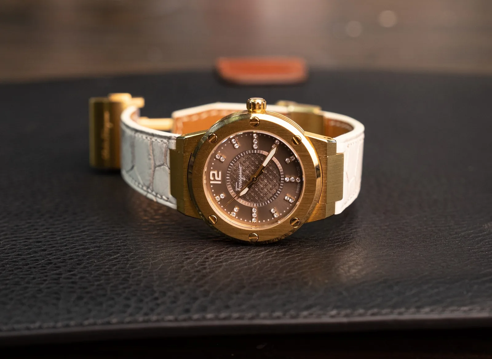 Ảnh Studio Dây đồng hồ da cá sấu trắng cho Ferragamo - Koi Leather
