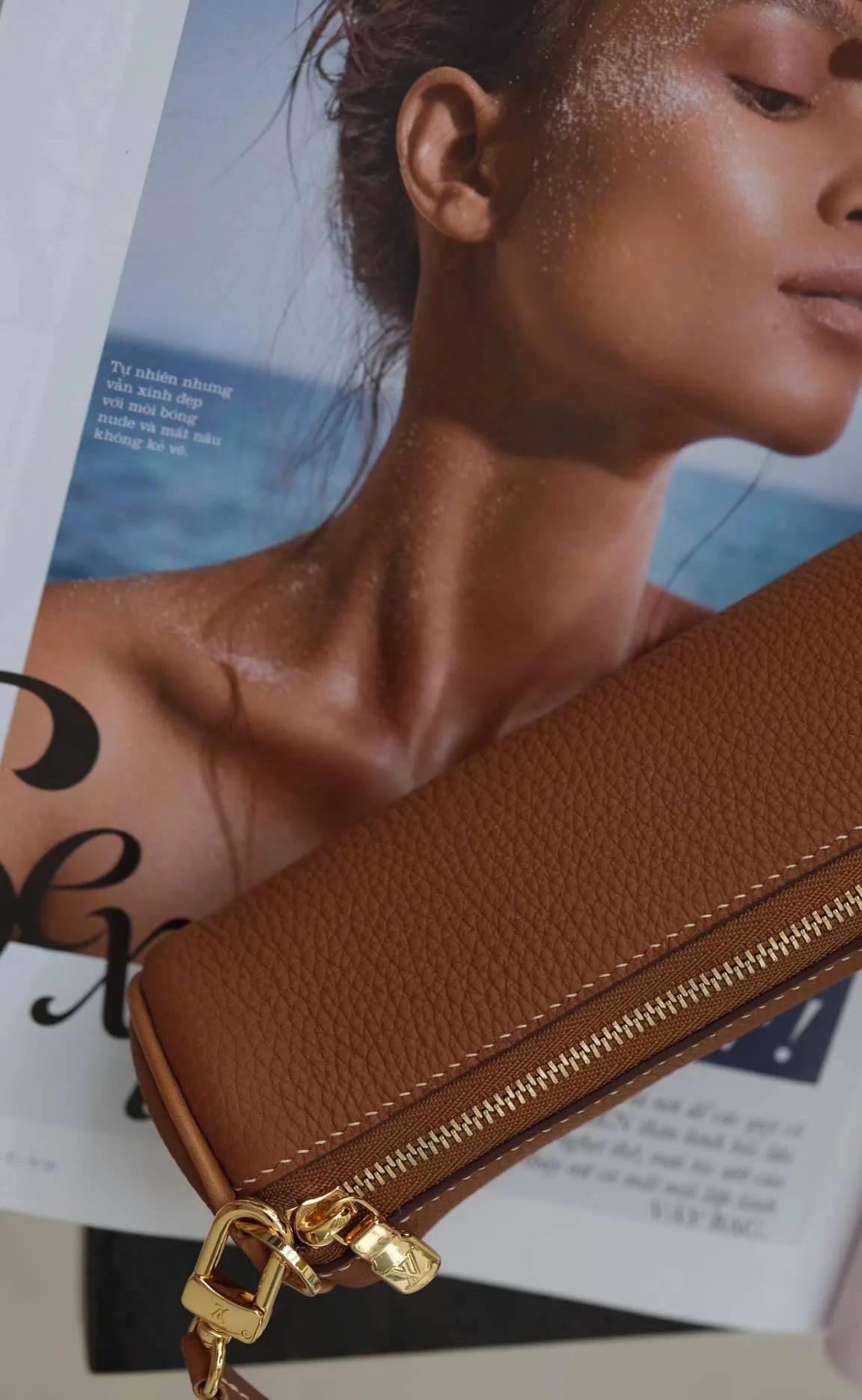 Ảnh Studio Túi trống mini da Togo màu nâu gold quai ngắn kẹp - Koi Leather