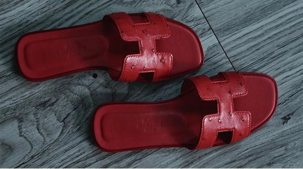 Ảnh Studio Dép bệt quai chữ H da cá sấu phối da bò màu trắng nâu - Koi Leather