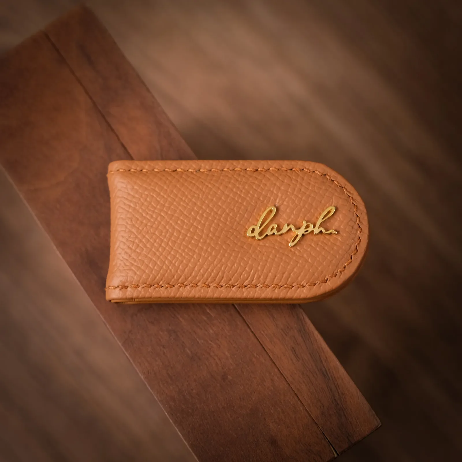 Ảnh Studio Money Clip - KOI Leather