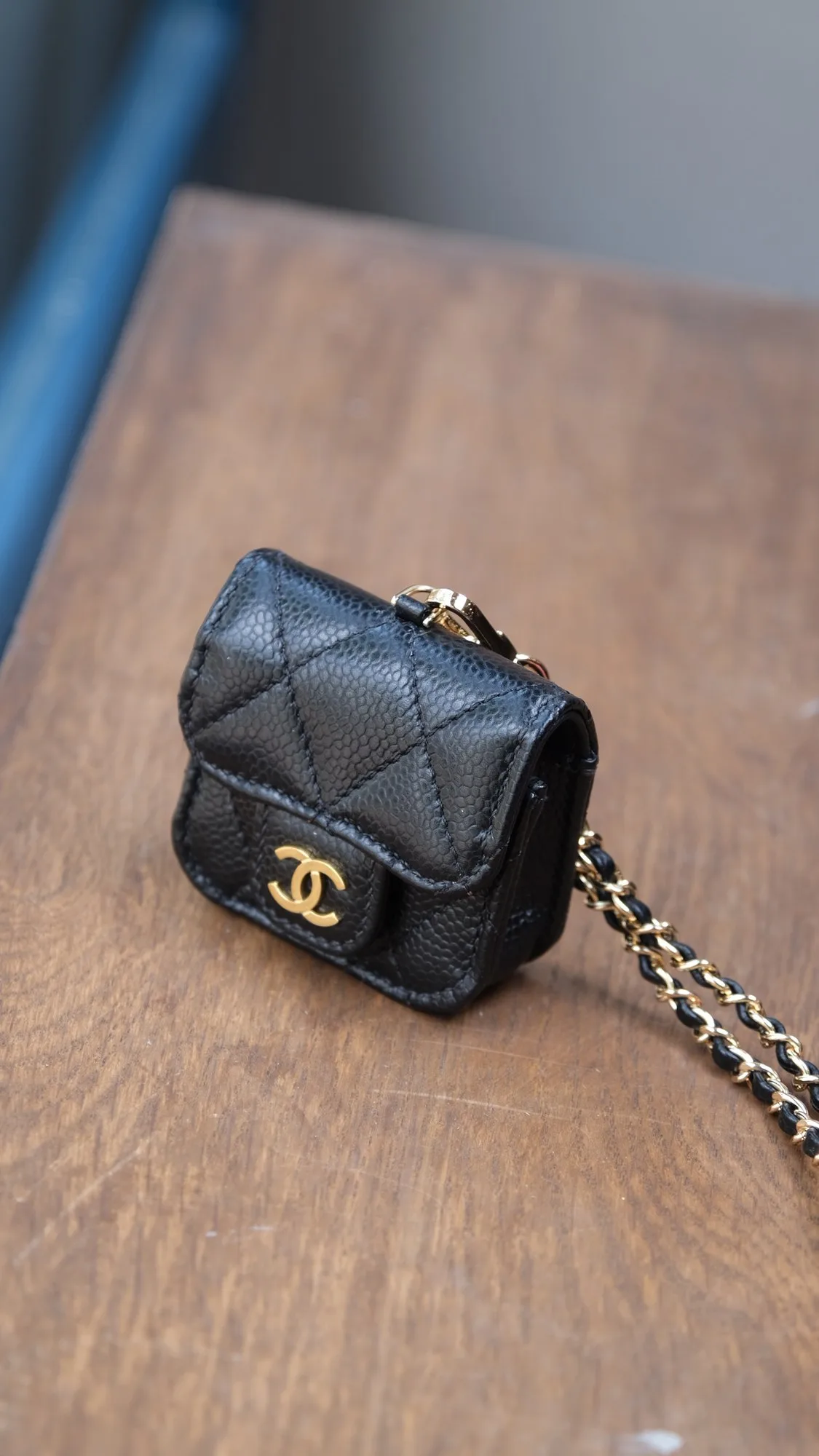 Ảnh Studio Charm đeo túi da bò thủ công nhiều kiểu dáng - Koi Leather