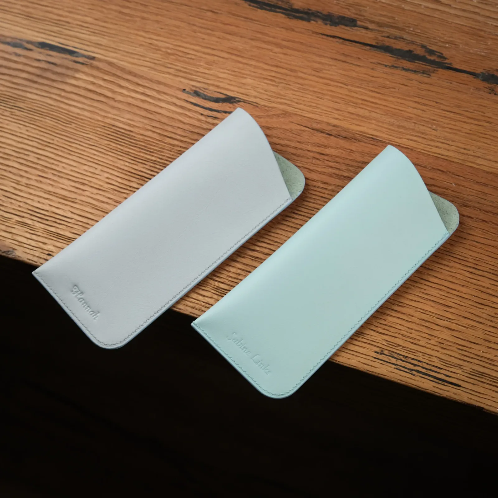 Ảnh Studio Glasscase - KOI Leather