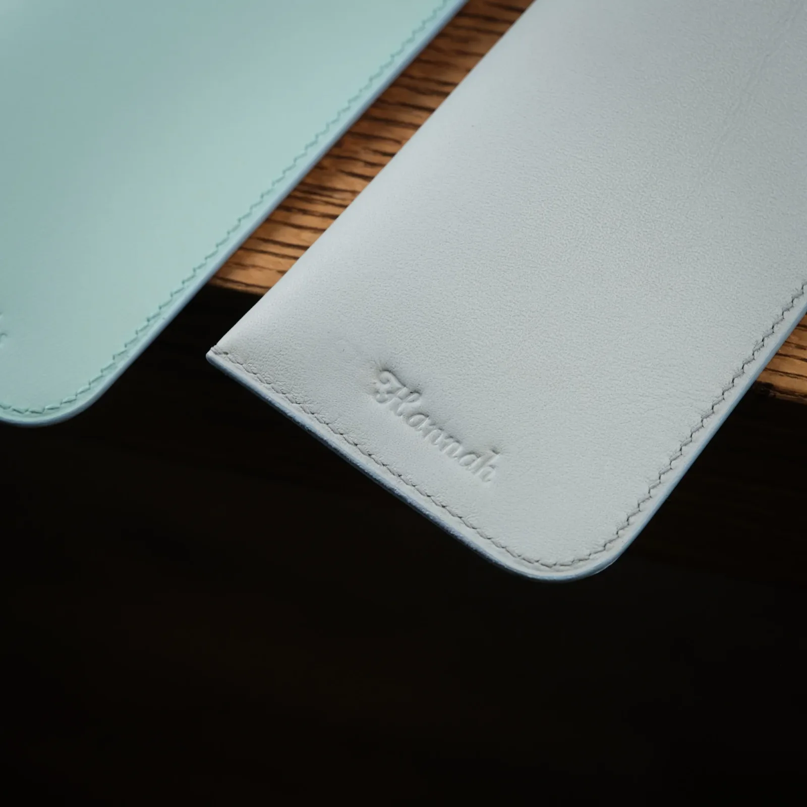 Ảnh Studio Glasscase - KOI Leather