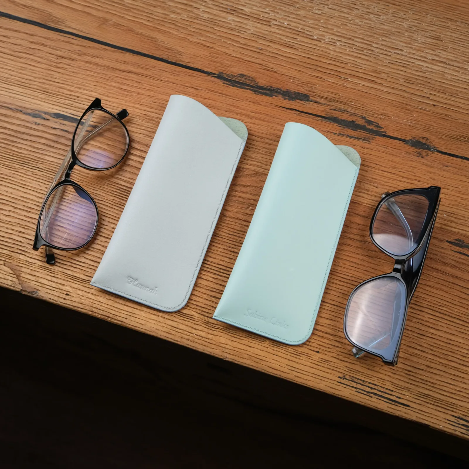 Ảnh Studio Glasscase - KOI Leather