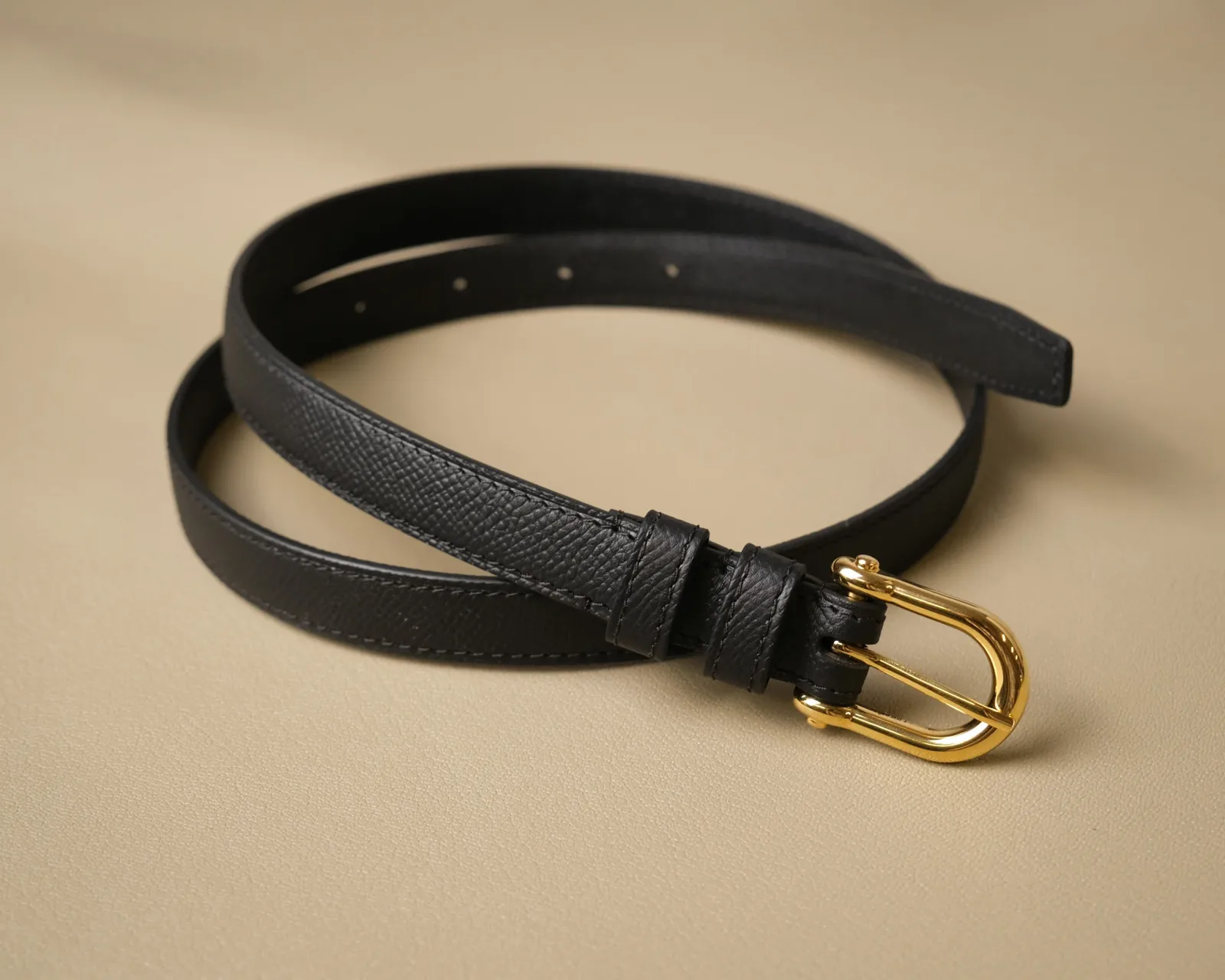 Ảnh Studio dây nịt - KOI Leather