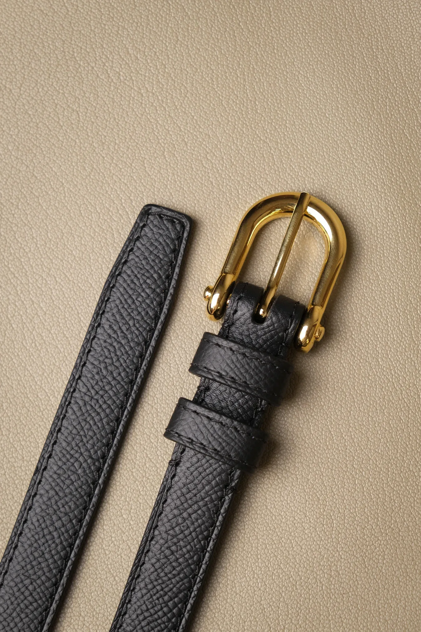 Ảnh Studio dây nịt - KOI Leather