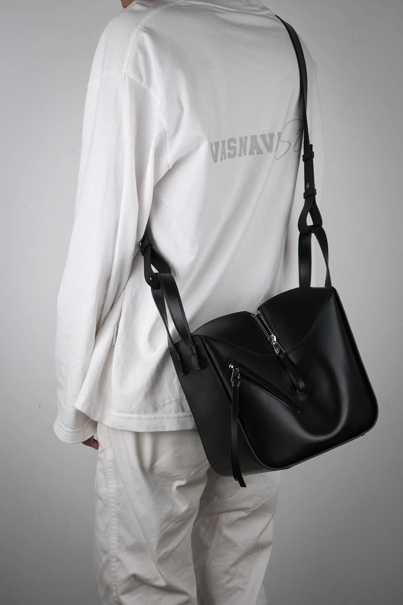 Ảnh Studio Túi Da Phom Lục Giác – Đen - KOI Leather