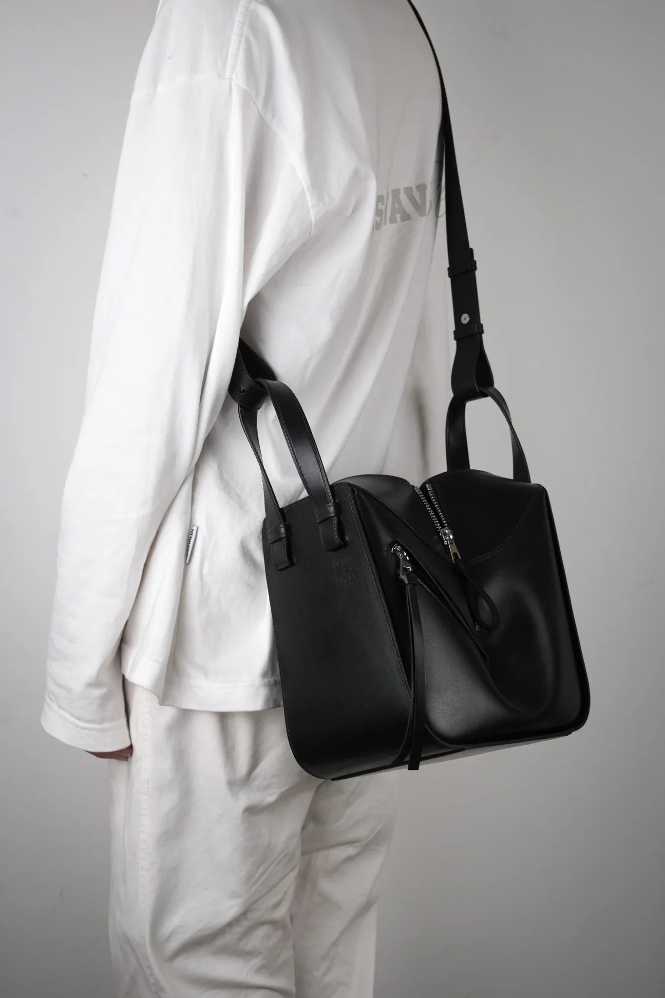 Ảnh Studio Túi Da Phom Lục Giác – Đen - KOI Leather