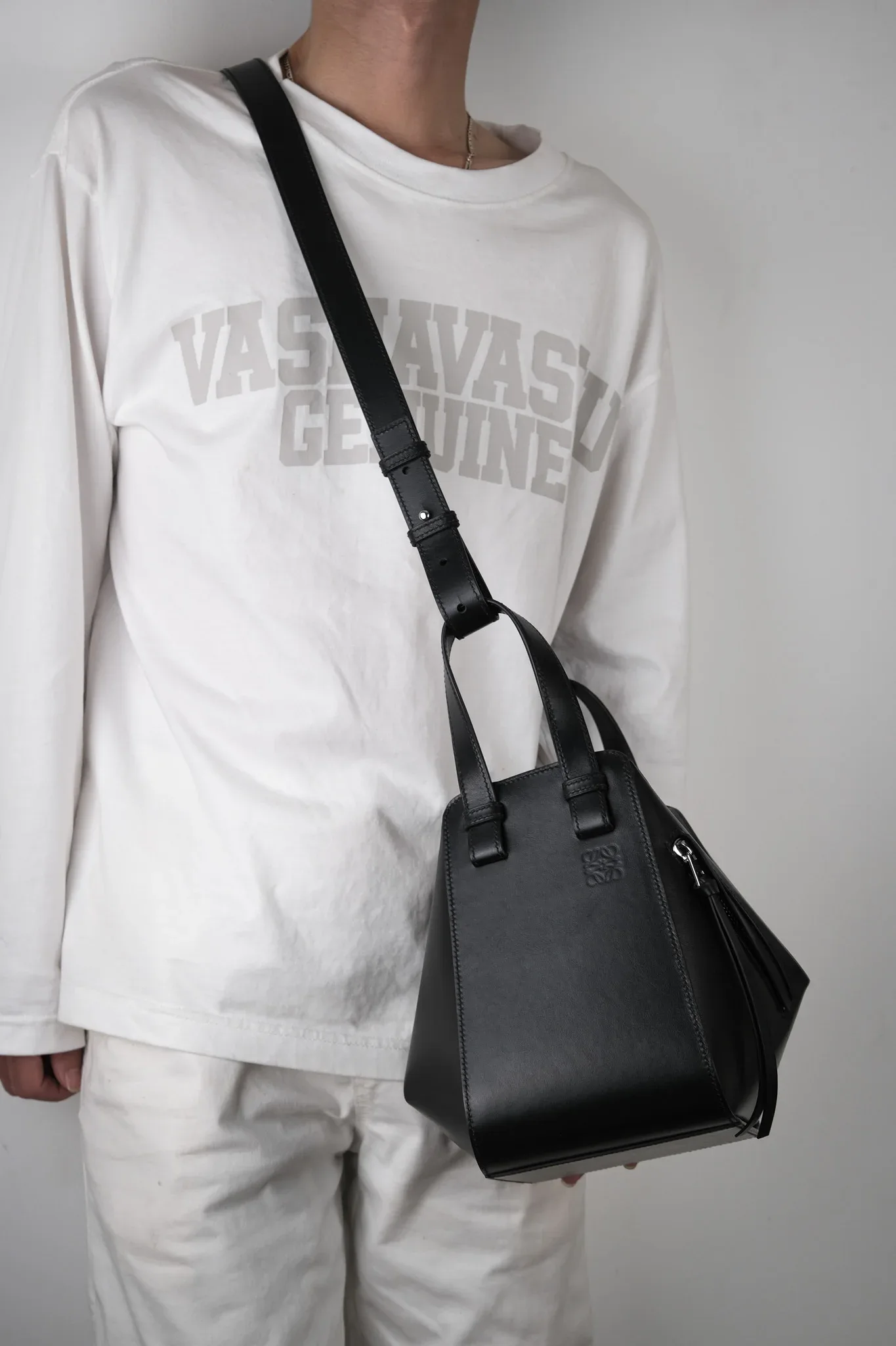Ảnh Studio Túi Da Phom Lục Giác – Đen - KOI Leather