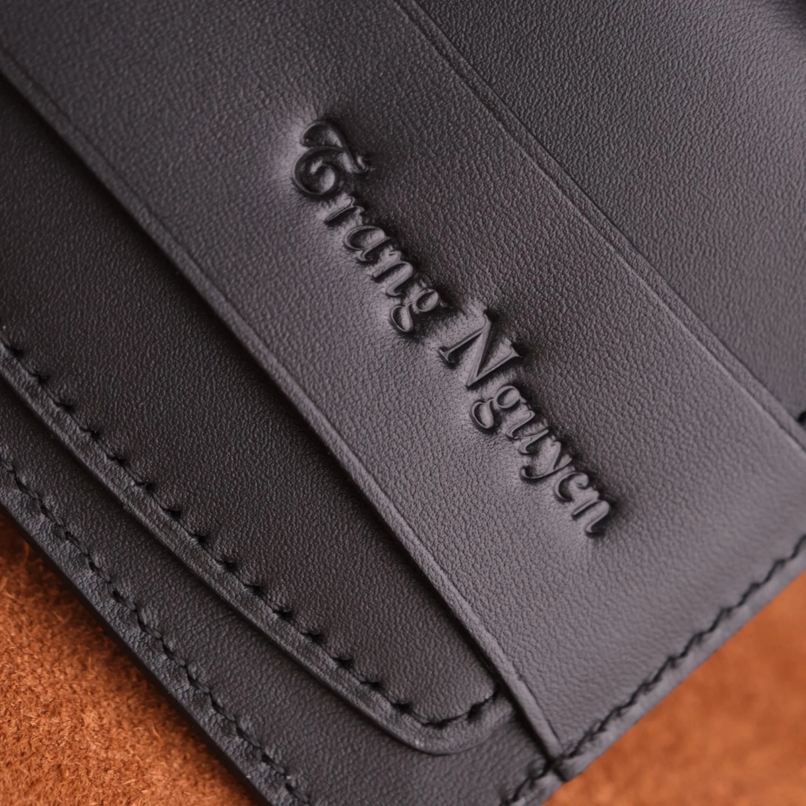 Ảnh Ví đựng thẻ da bò dáng nắp gài đai ngang - Koi Leather